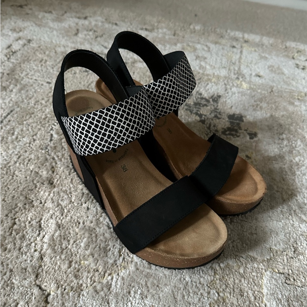 Strappy Wedges - Picture 3 of 6